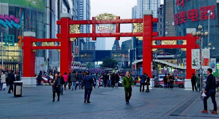 贯彻党的十九大精神 沈城各商圈“送温必一运动暖送服务”(图2)