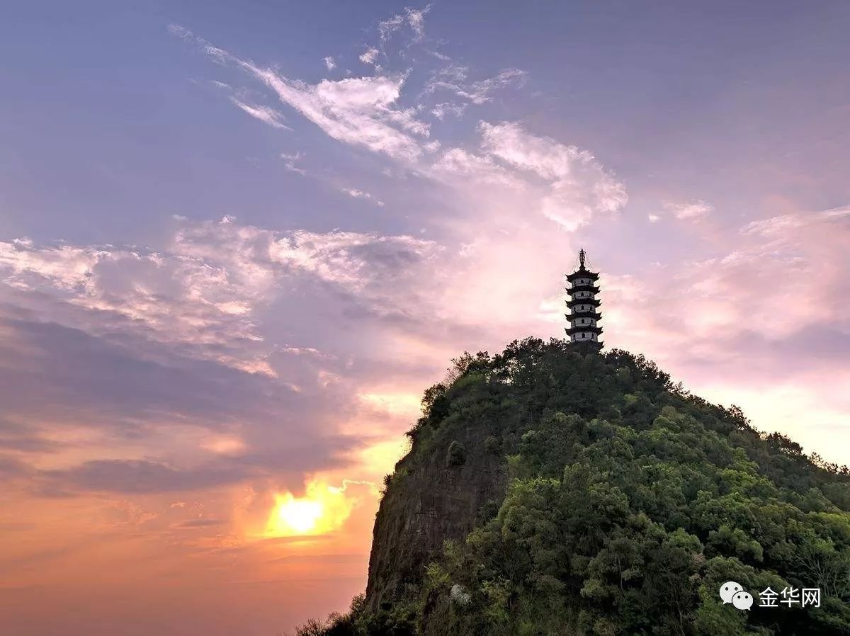 旅游 正文  在义乌,没有什么山比德胜岩更出名了,德胜岩的出名不在于