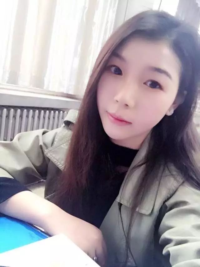 10个以上):均可在伊凡国际美妆学院免费化妆并拍照一次或免费美甲一次