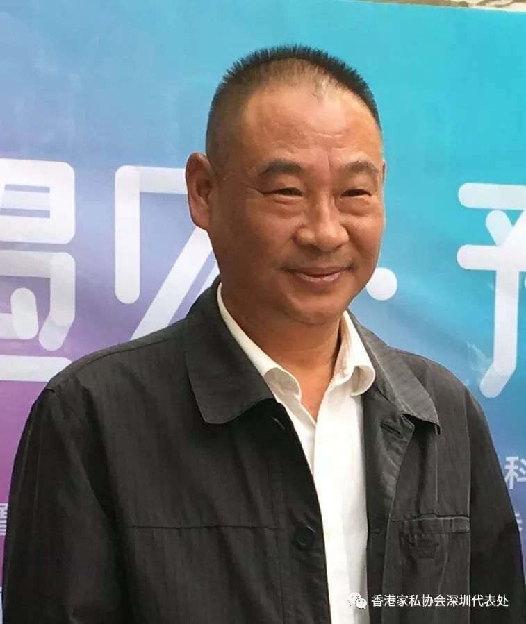 香港简欧家具集团董事长旷再忠,南兴装备股份有限公司销售经理胡生兵