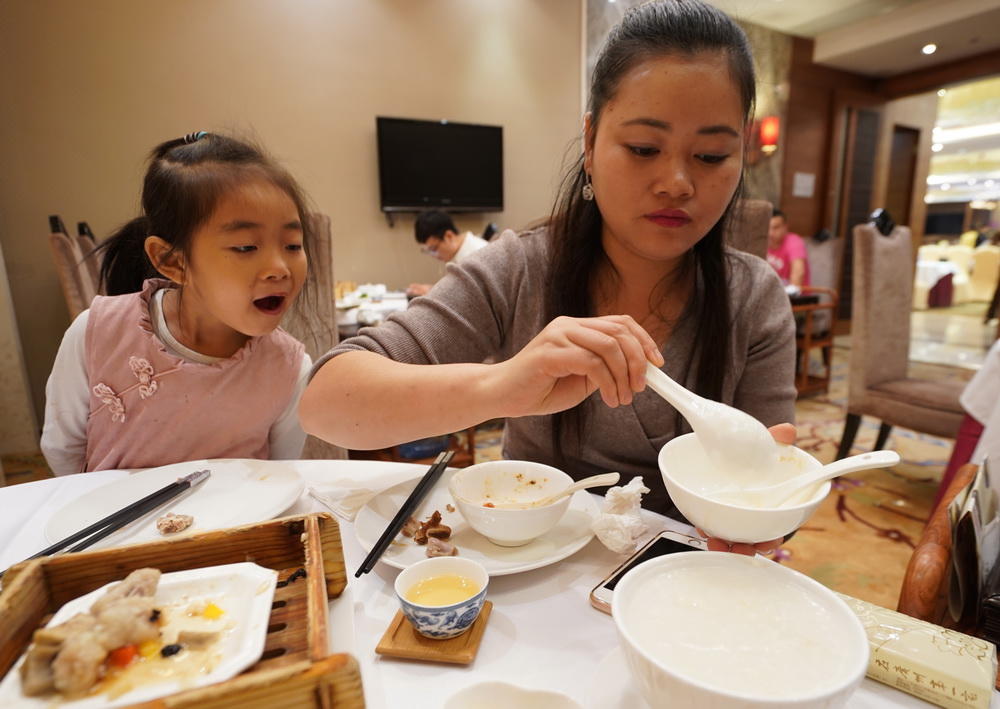 广东早茶怎回事?原来就是吃早餐,消费还不低哟