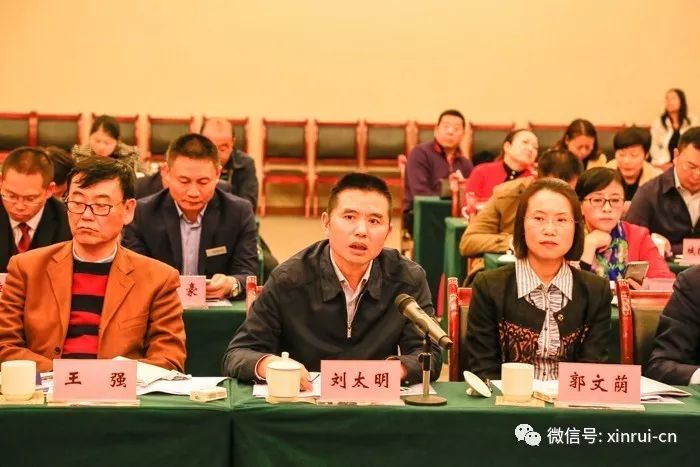 副会长杨和平,重庆渝泸农业科技有限公司董事长杨道富也先后交流发言