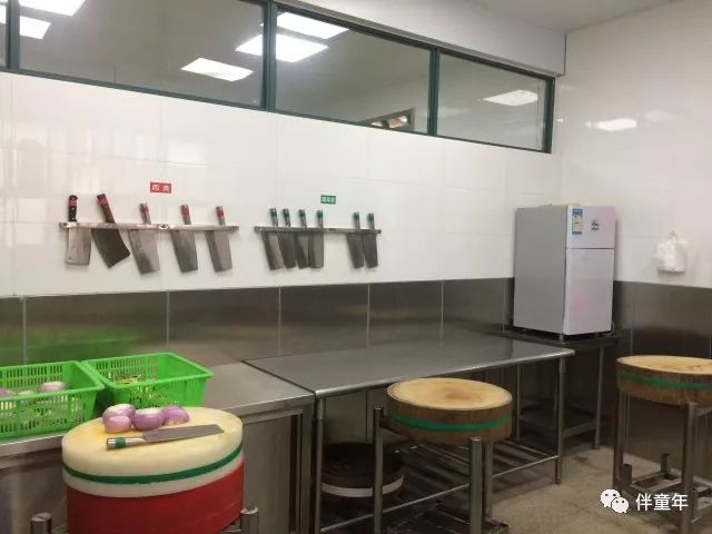 学校食堂哪家强,看我学军求智巷