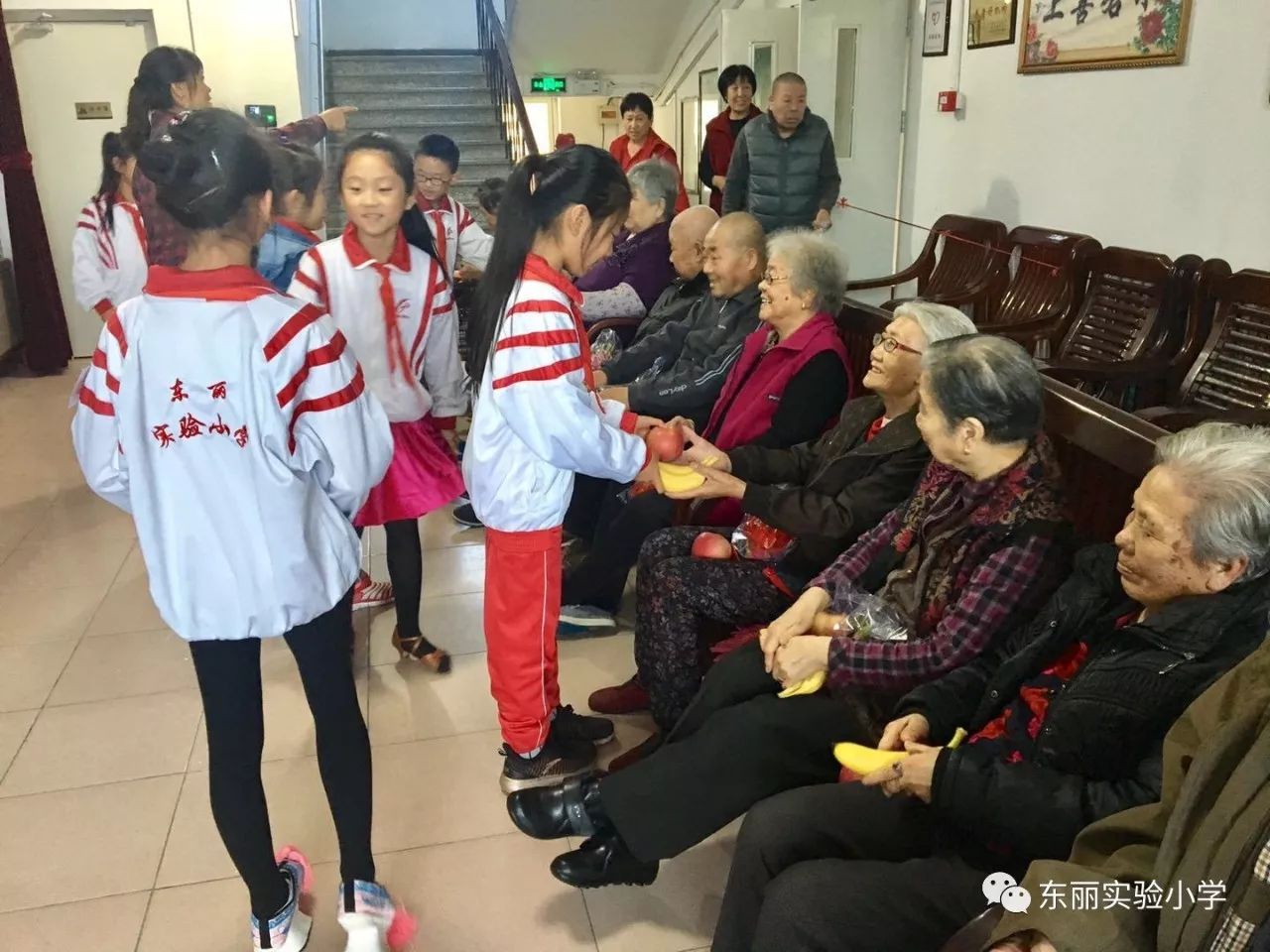 东丽区实验小学2017年重阳节少先队员实践活动