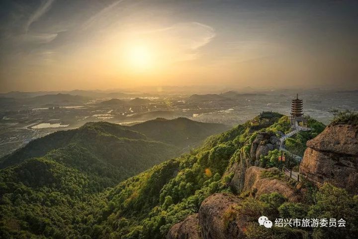 说起绍兴看枫叶的地方,会稽山绝对也是人们爱去的地方.