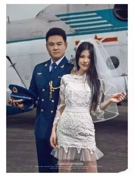 军人的婚纱照_军人礼服婚纱照图片(2)