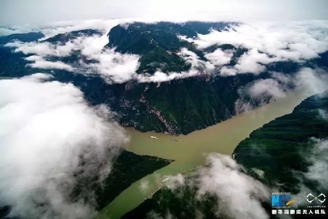 【美图】航拍长江三峡雨后秋景 云雾弥漫美似天降水墨