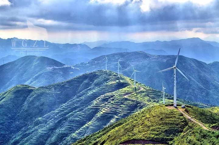 高耸壮丽海天一色平阳半天山风景独好