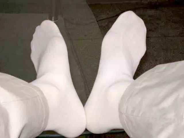 【实用】白袜子脏了最难清洗,只要清洗时加入它,袜子比新买的还干净!