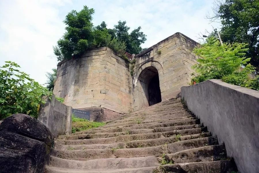 央视报道万州天生城,天生城将建遗址公园