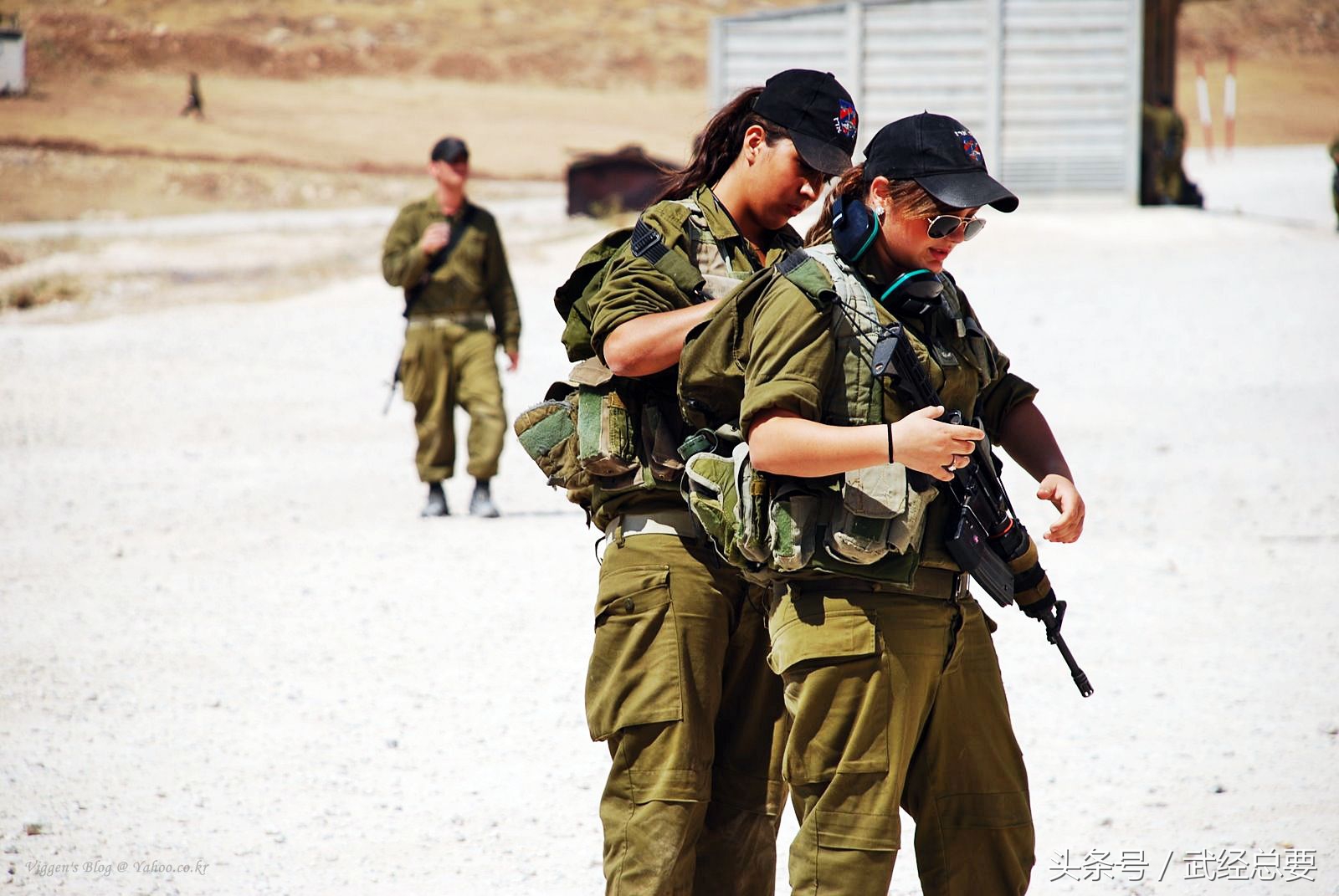 File:Flickr - Israel Defense Forces - Female Soldiers Take a Break in ...
