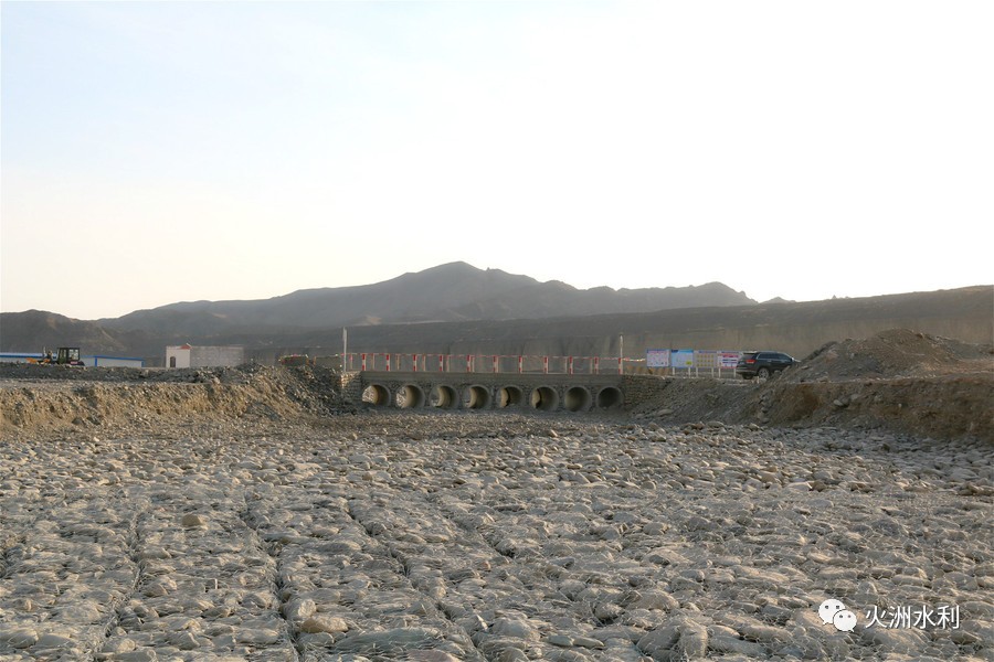 导流洞尾水海漫段宾格石笼大坝填筑施工工程建成后,通过对地表径流的