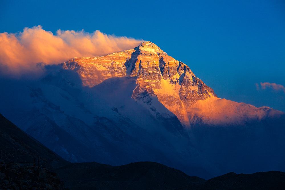 为什么登珠穆朗玛峰都是从尼泊尔，而不是从中国？