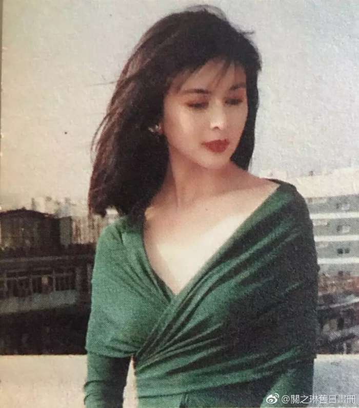 关之琳极盛时美得艳光四射,不愧是香港第一美女,以她最巅峰时的颜值