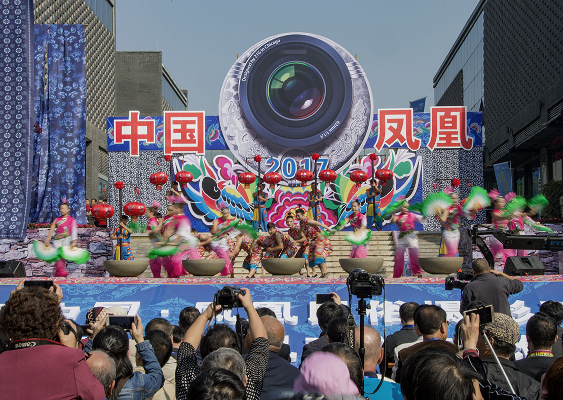 活动期间,"凤凰之窗"文化旅游产业园,凤凰古城箭道坪两个展馆将免费对