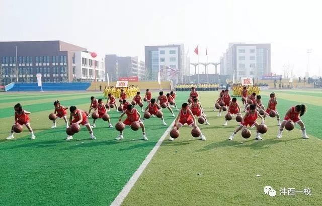 沣西一校参加西咸新区首届中小学田径运动会