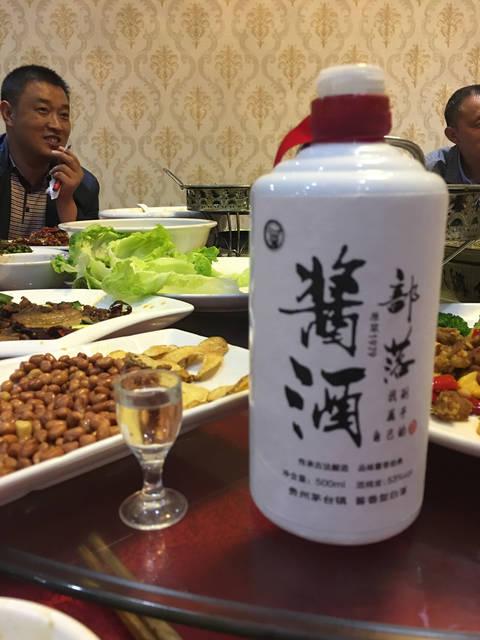 中国人饭桌上为何有白酒,大多偏爱酱香型