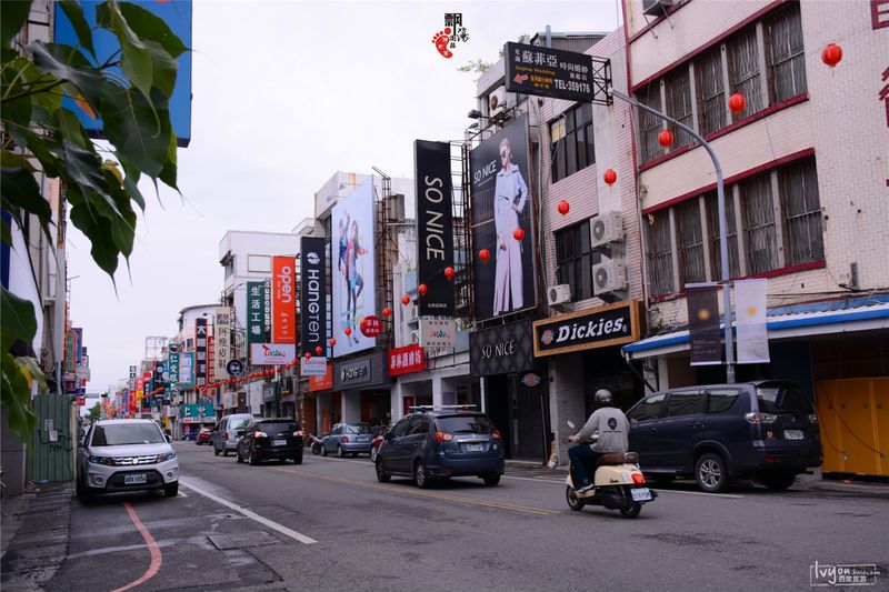 从台东市,花莲,沿着台十一线(海岸公路)行进至中华路四段即可抵达台东