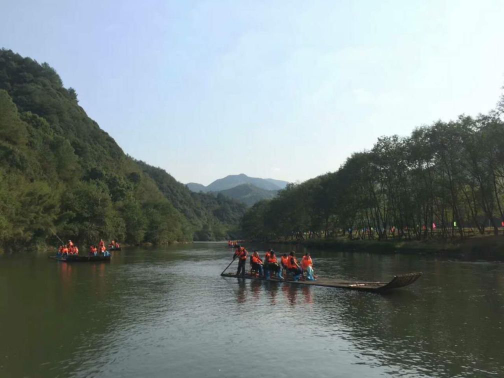 衢州龙游石角竹筏漂流10月29日开漂 成为龙游旅游发展