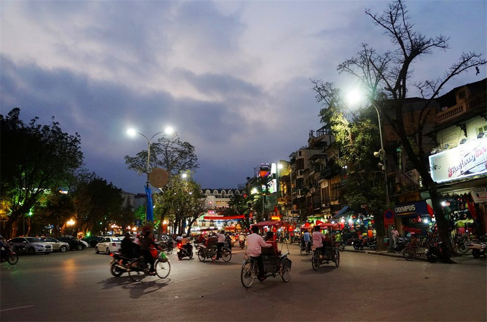 河内的夜,记得带部"夜景神器"才不枉费了好风景哦