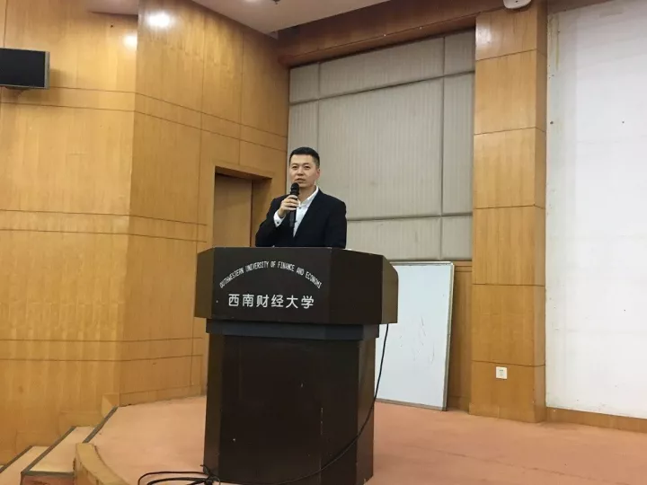 执行院长寇纲对新学员表示热烈的欢迎,并发表精彩致辞.