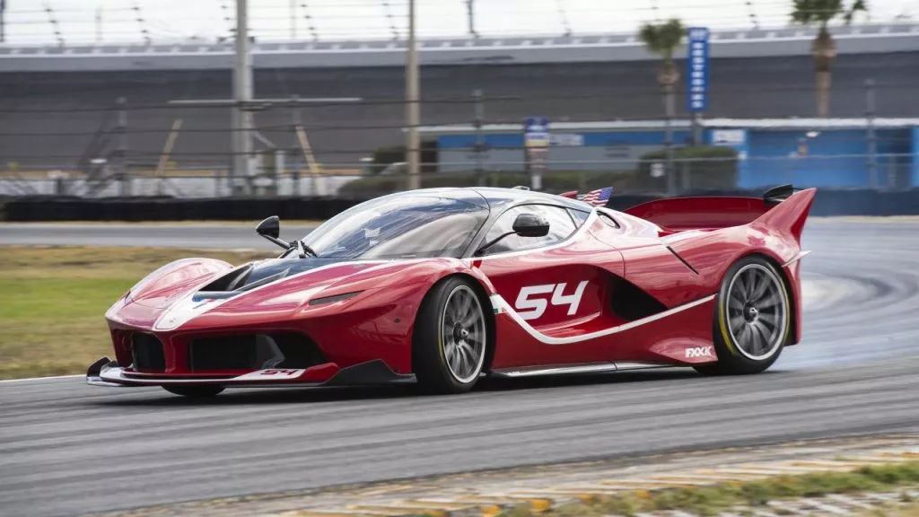 fxx k evo 会在明年征战全球九大赛道,其技术成果会成为几年后法拉利