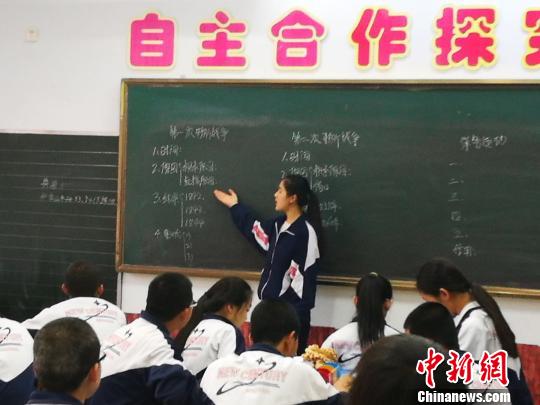 中国北方小城乌兰察布掀"课堂改革:让学生在讲台上授课