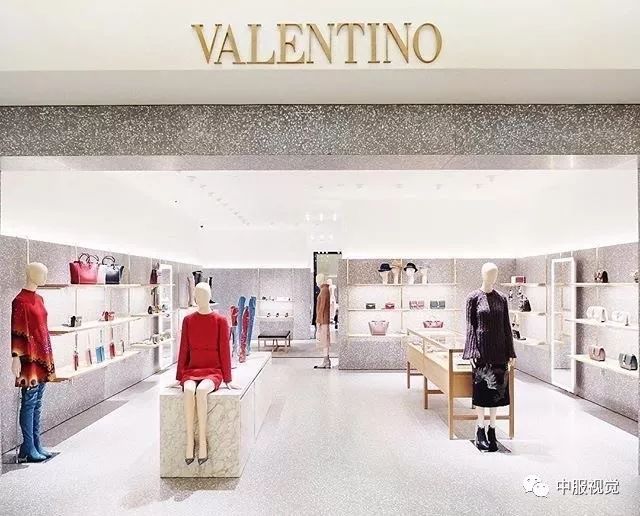 ▼valentino代表色在店铺中的应用