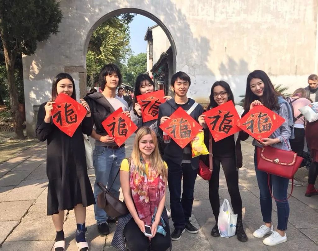 国际文化交流学院组织在校外国留学生赴南浔文化考察