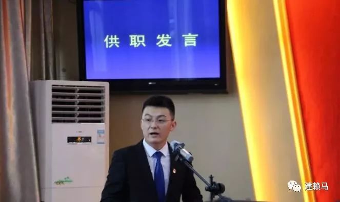 副市长陈国华在会上作供职发言副市长万涛在会上作宪法宣誓副市长