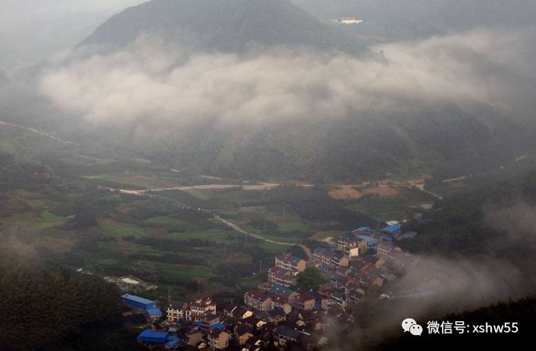 5周日登高俯瞰会稽,五彩山林觅秋,香山寺上候云海,绍兴大雾尖环