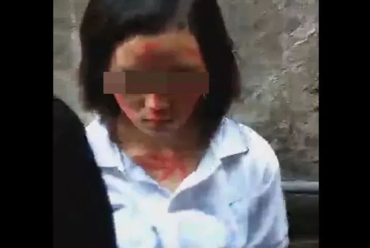 【实拍】桂林惊现校园暴力,一名女生被……太恶劣了!