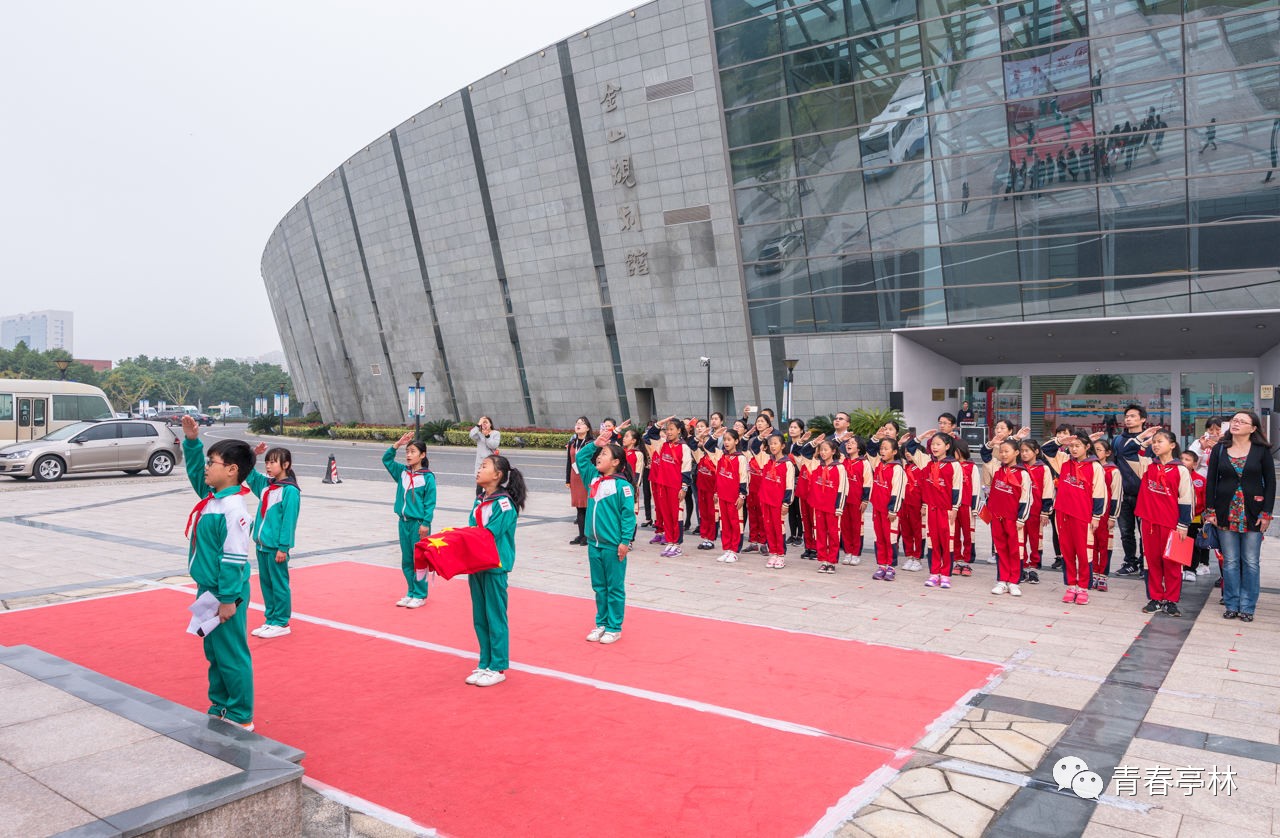 国旗下成长丨燃起爱国激情,亭林青少年祝福祖国!