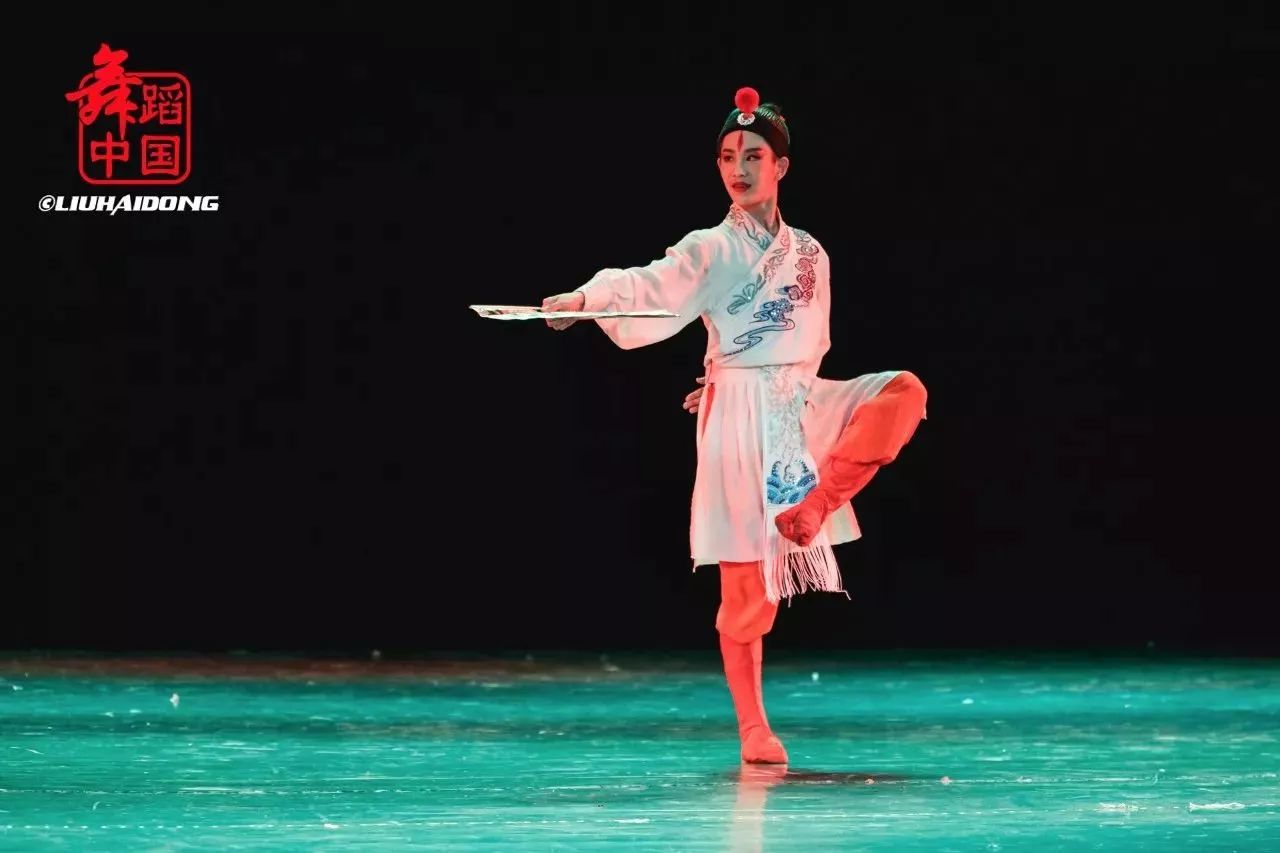 【惟雪】——大学舞蹈比赛时隔八年再跳《临水》^o^重拾中国舞的记忆_哔哩哔哩 (゜-゜)つロ 干杯~-bilibili