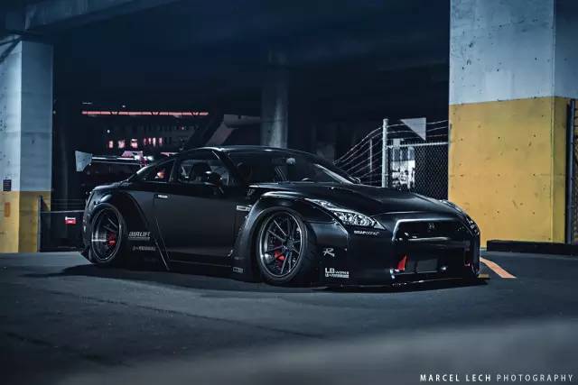 极品哑黑宽体战神libertywalk r35 gt-r