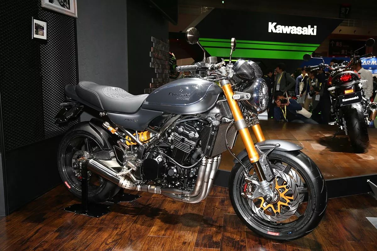 东京车展上的 kawasaki z900rs 改装车