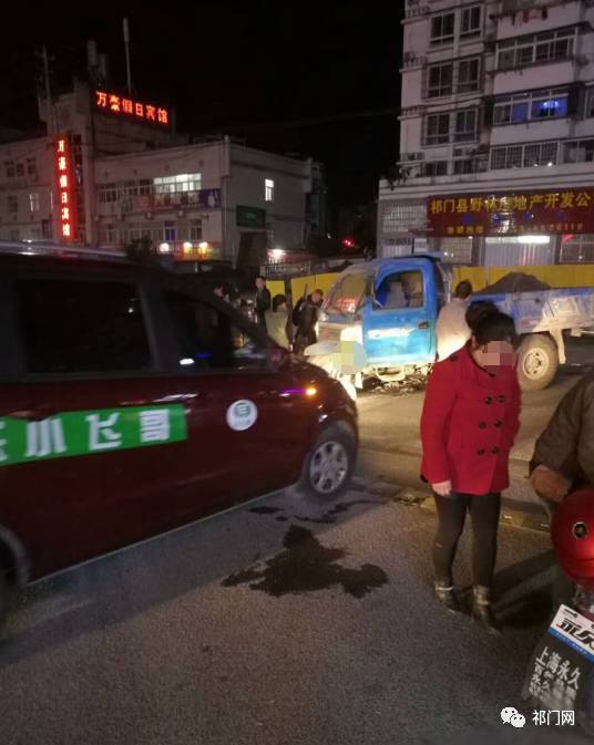 快讯|晚间祁门野林山庄路口,发生一起车祸!