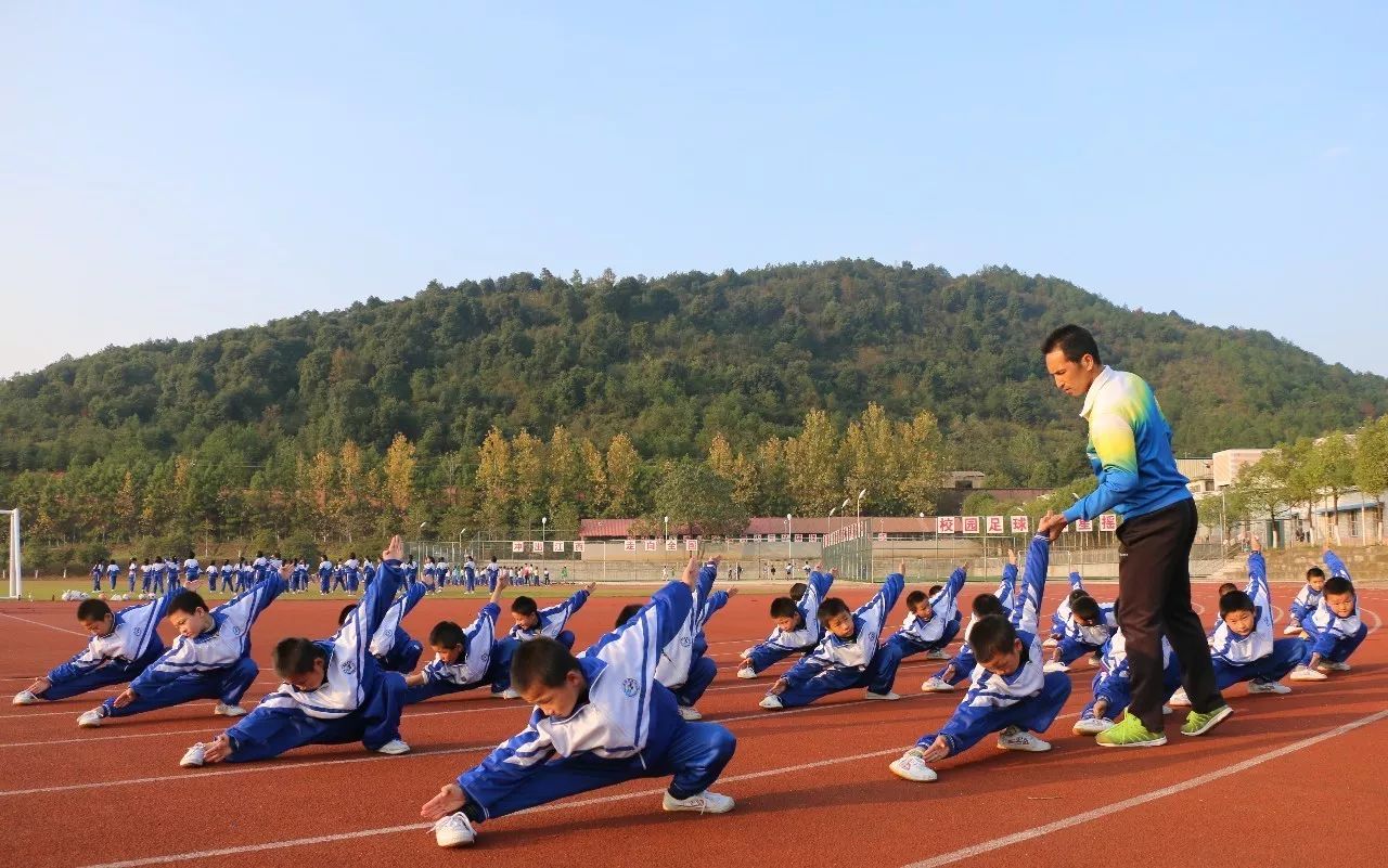 周一,小编带你看看西山学子练武的精彩瞬间.