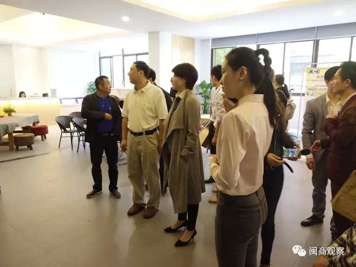 福州市人民政府台湾事务办公室主任邓达木参观了众多文创作品后感慨道