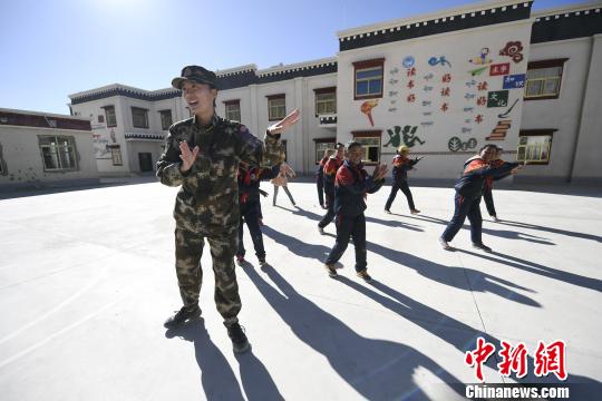 西藏边陲小学生正"走出"大山