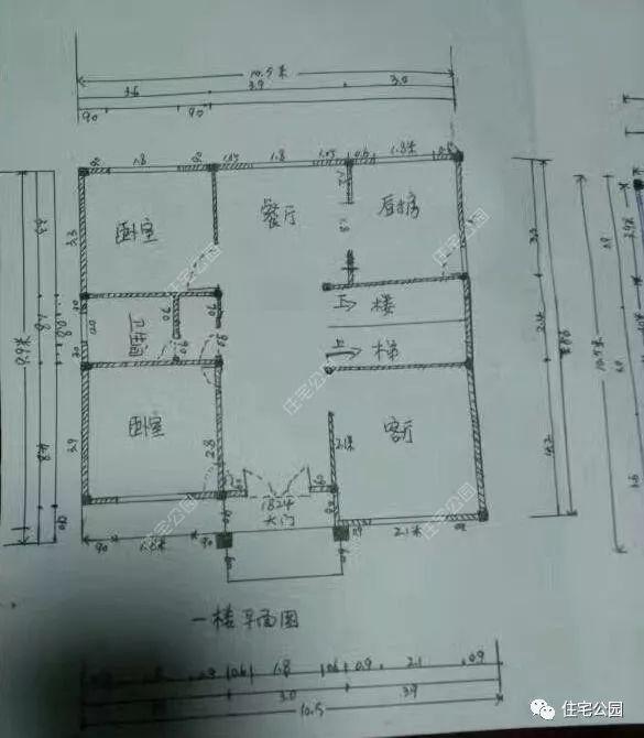 首先是平整宅基地,临路而建出行更加便利,而且远离了后山的竹林,屋顶