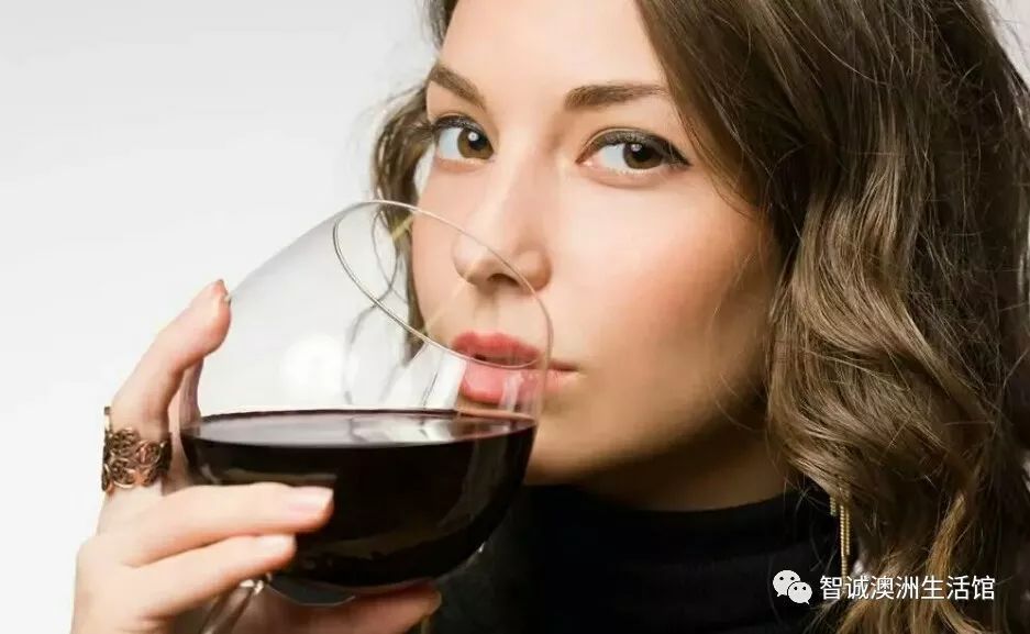 女人如何学会品红酒?