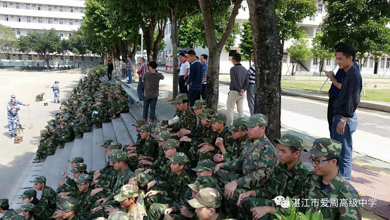 我校高一年级新生在市中小学德育基地参加社会实践活动