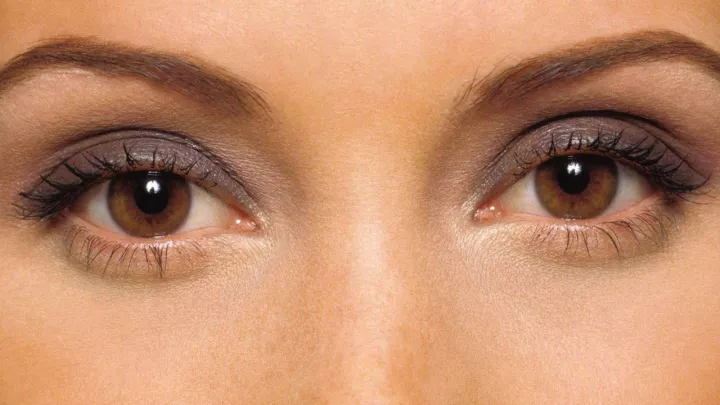 5 青光眼检查 瞳孔正常直径为2-5毫米,圆形.