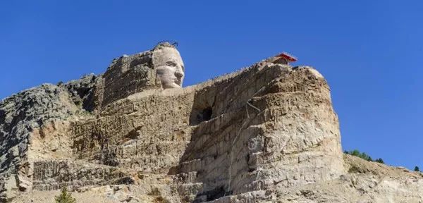 以及饱含印第安文化的疯马纪念雕像(cra horse memorial)等等.