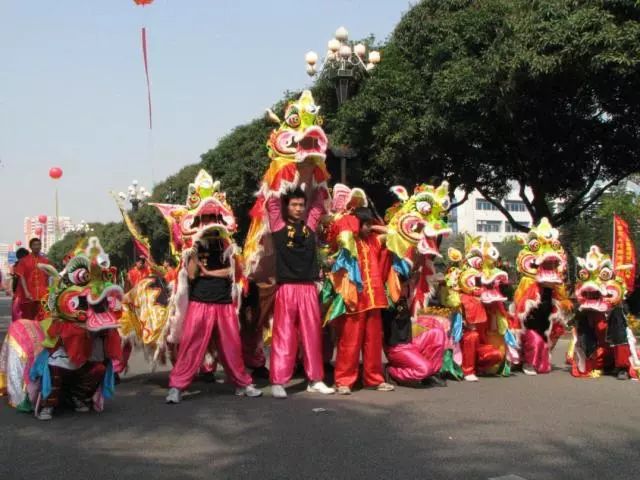 黄圃麒麟舞始于明末清初,发源于横档村,村民根据传说中的麒麟形状:形