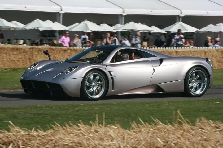 ▍国外也有类似的例子:帕加尼 huayra(中文名:风神)的命名据说来自印