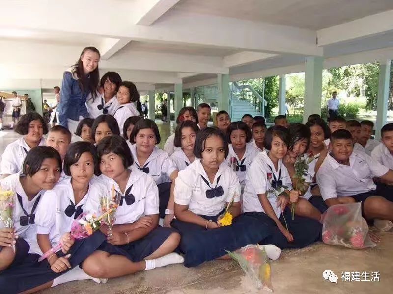 △ 六年前李曌晨与泰国学生们的合影