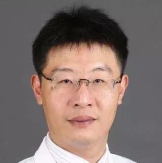 李鹤医学博士,主任医师,硕士研究生导师,现任上海交通大学医学院附属