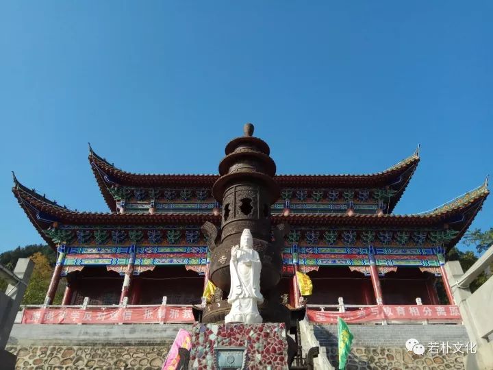 但神垕灵泉寺(始于东汉)却是 走进灵泉寺景区 即见凤翅山像一个宽阔的